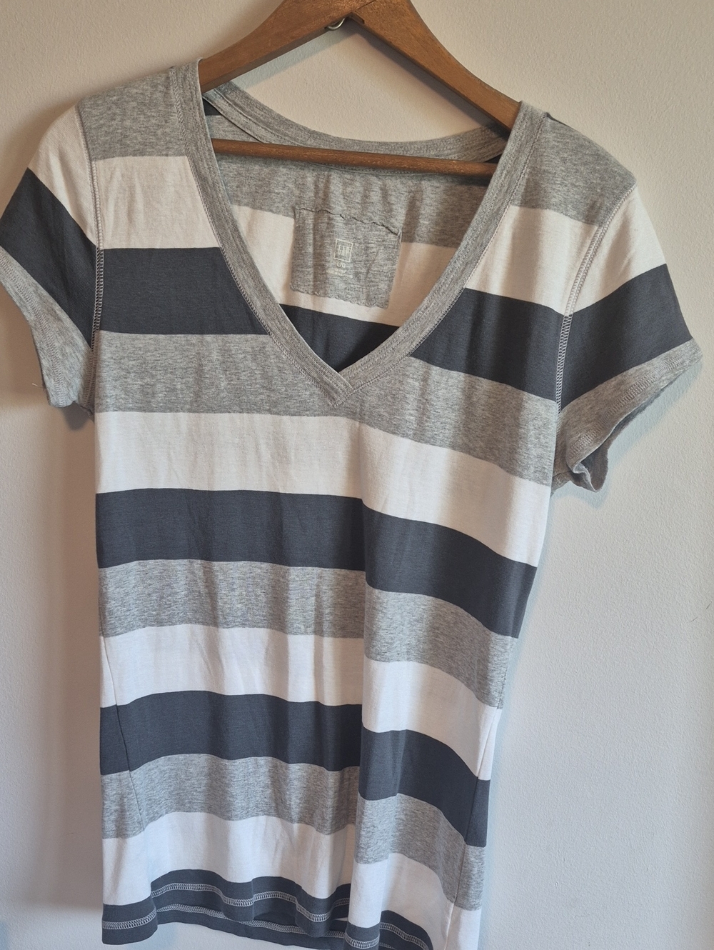 GAP Striped V-Neck Women's Tee - Gray & White